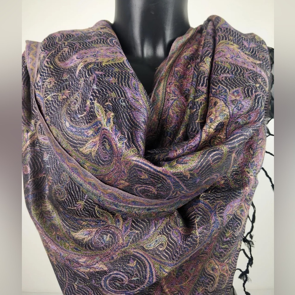 Elegant Reversable Multicolor Paisley Scarf - Picture 1 of 3